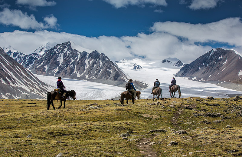 mongolia horse riding tours 